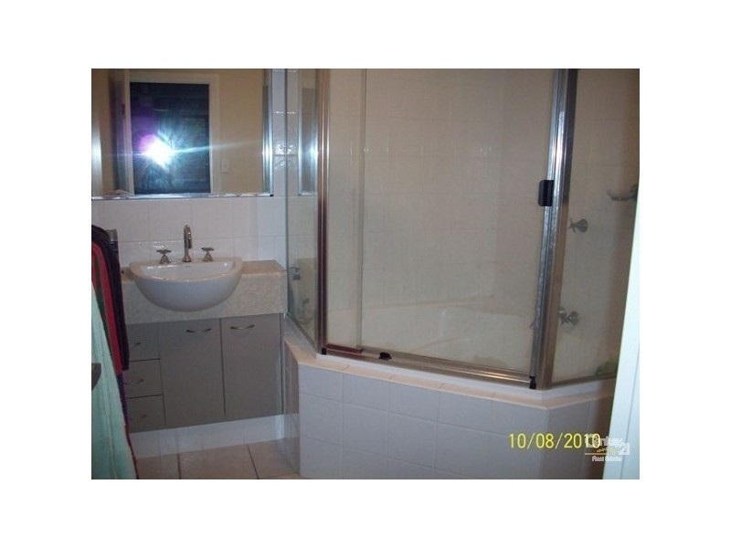 4/9 Government Road, Labrador QLD 4215