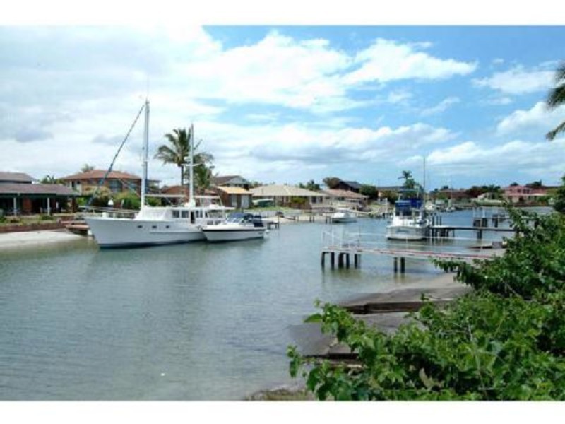 8 Paterson Place, Paradise Point QLD 4216