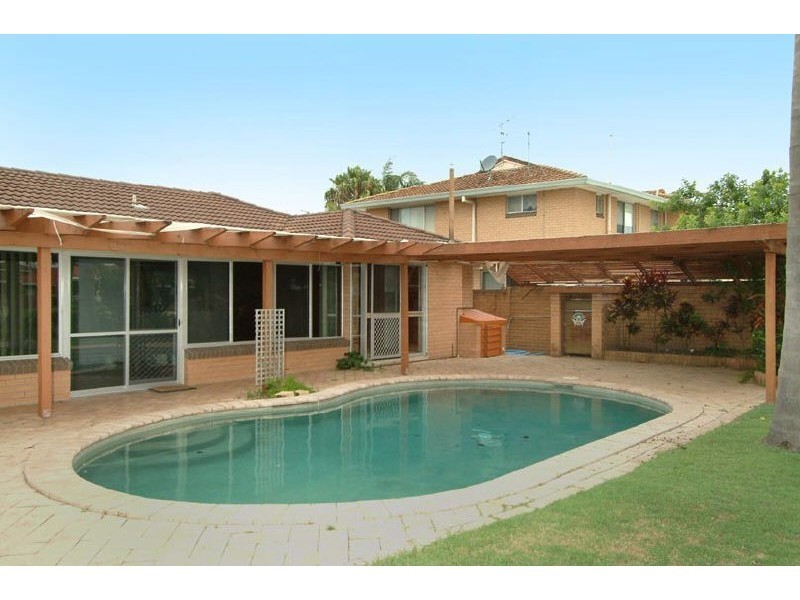 8 Paterson Place, Paradise Point QLD 4216