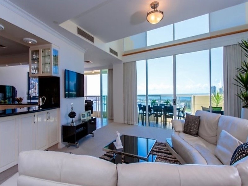 75 BRIGHTON Parade, Southport QLD 4215