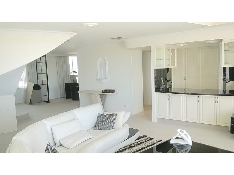 75 BRIGHTON Parade, Southport QLD 4215