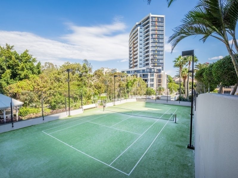 75 BRIGHTON Parade, Southport QLD 4215