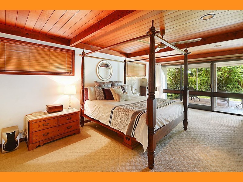 8 Conifer Crescent, Broadbeach Waters QLD 4218