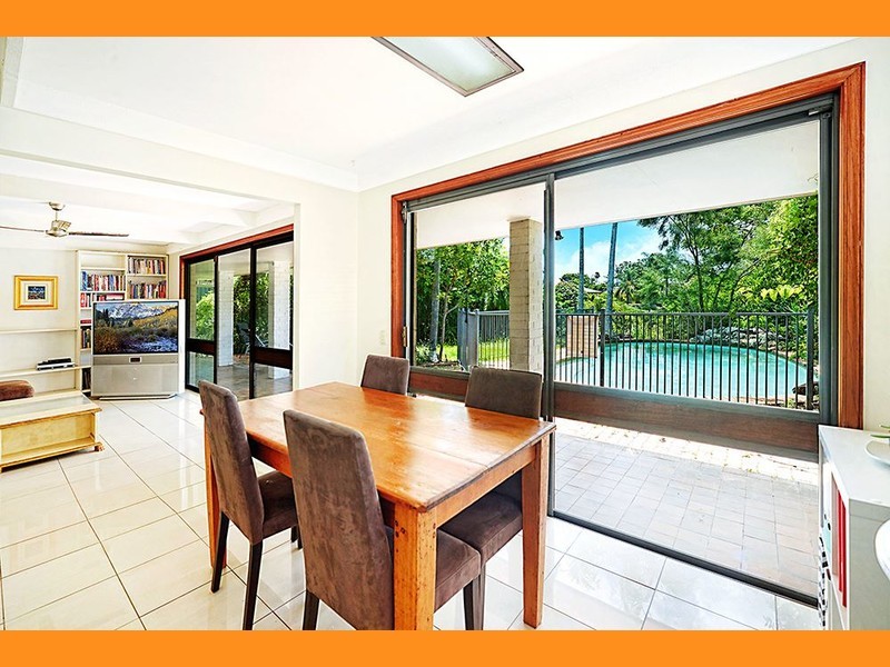 8 Conifer Crescent, Broadbeach Waters QLD 4218