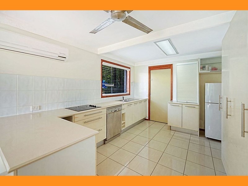 8 Conifer Crescent, Broadbeach Waters QLD 4218