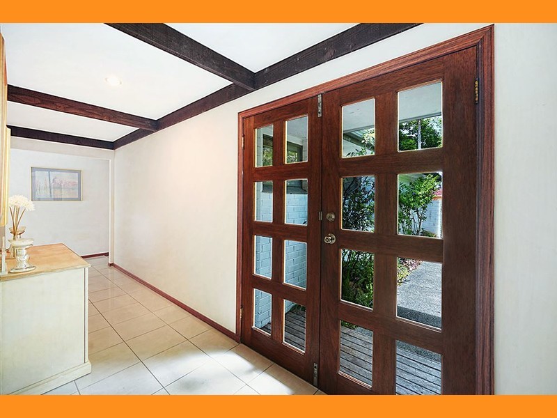 8 Conifer Crescent, Broadbeach Waters QLD 4218