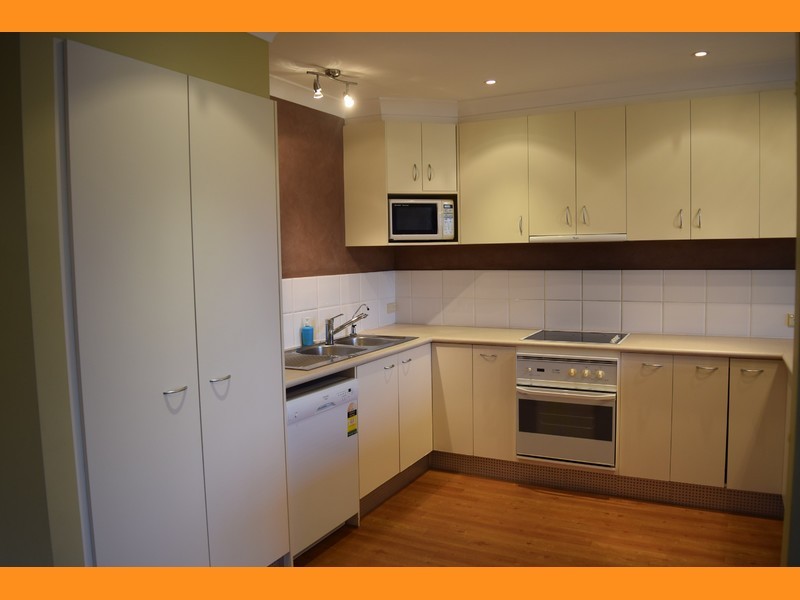 6 Crestridge Crescent, Oxenford QLD 4210
