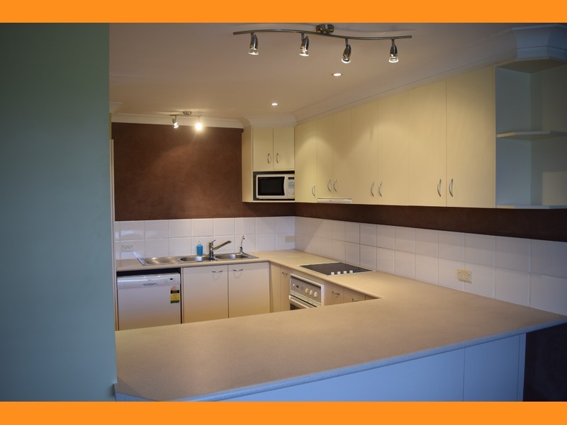 6 Crestridge Crescent, Oxenford QLD 4210
