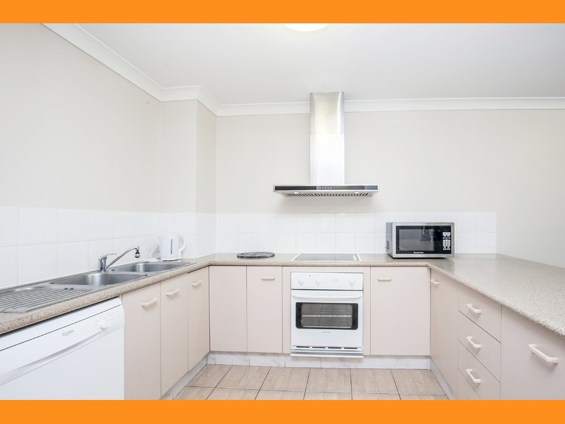 1004/6 Crestridge Crescent, Oxenford QLD 4210