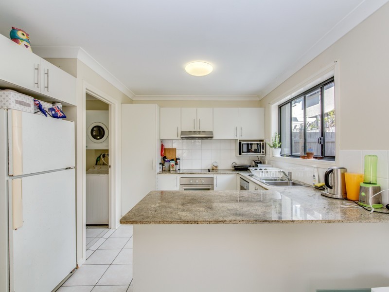 4/9 Government Road, Labrador QLD 4215