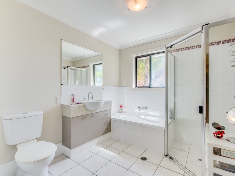 4/9 Government Road, Labrador QLD 4215