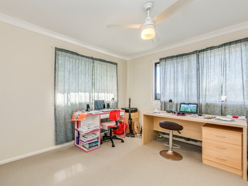 4/9 Government Road, Labrador QLD 4215