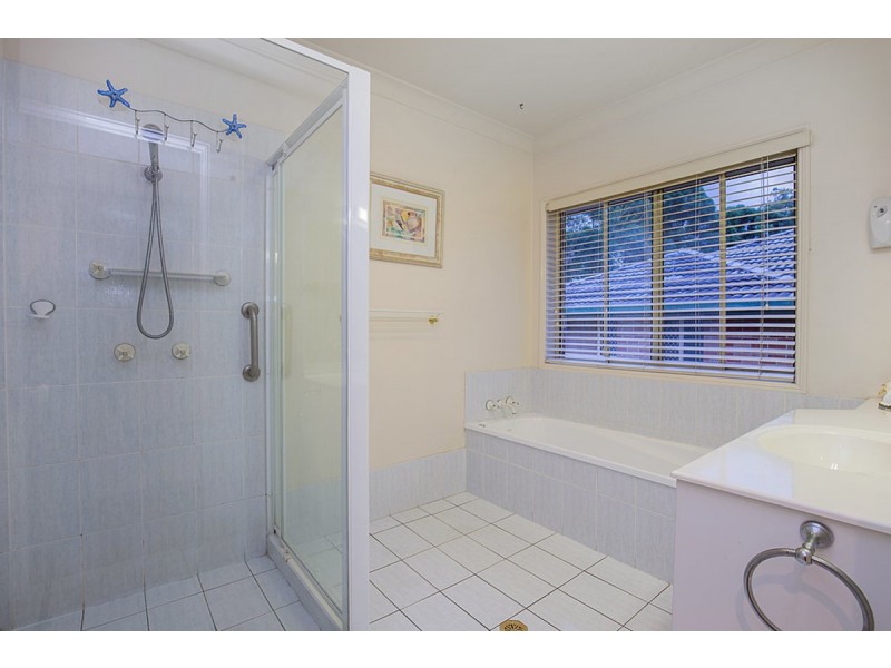 28 Morfantaine Terrace, Parkwood QLD 4214