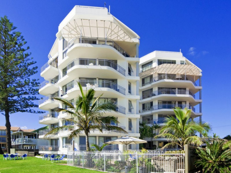 2/277 Golden Four Drive, Bilinga QLD 4225