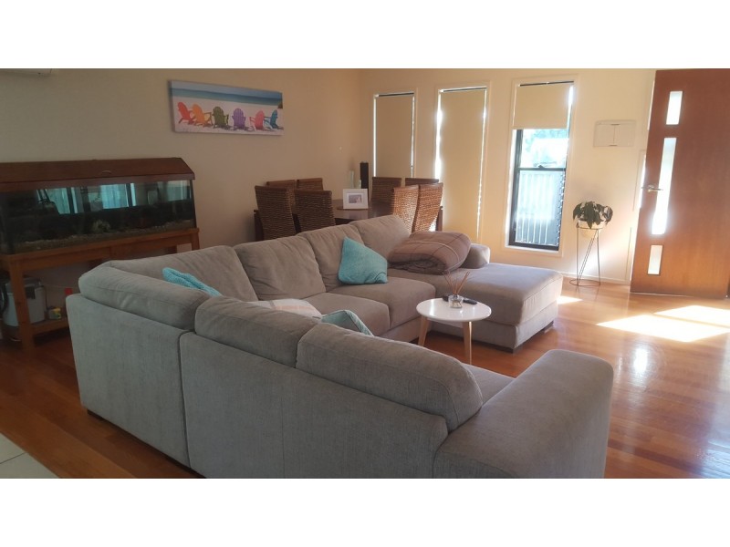 1/4 Deborah Close, Mudjimba QLD 4564