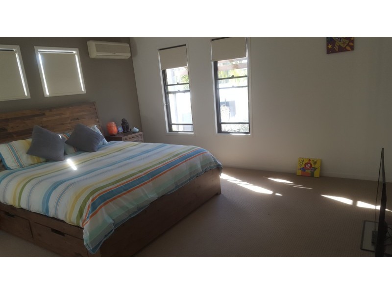 1/4 Deborah Close, Mudjimba QLD 4564