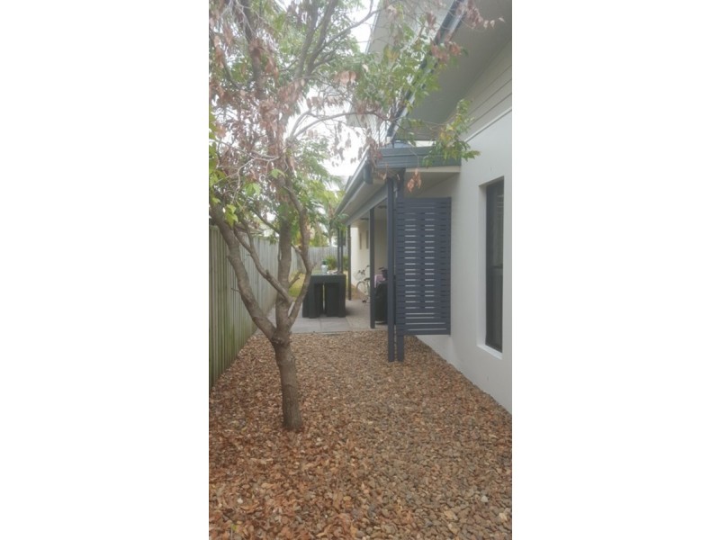 1/4 Deborah Close, Mudjimba QLD 4564