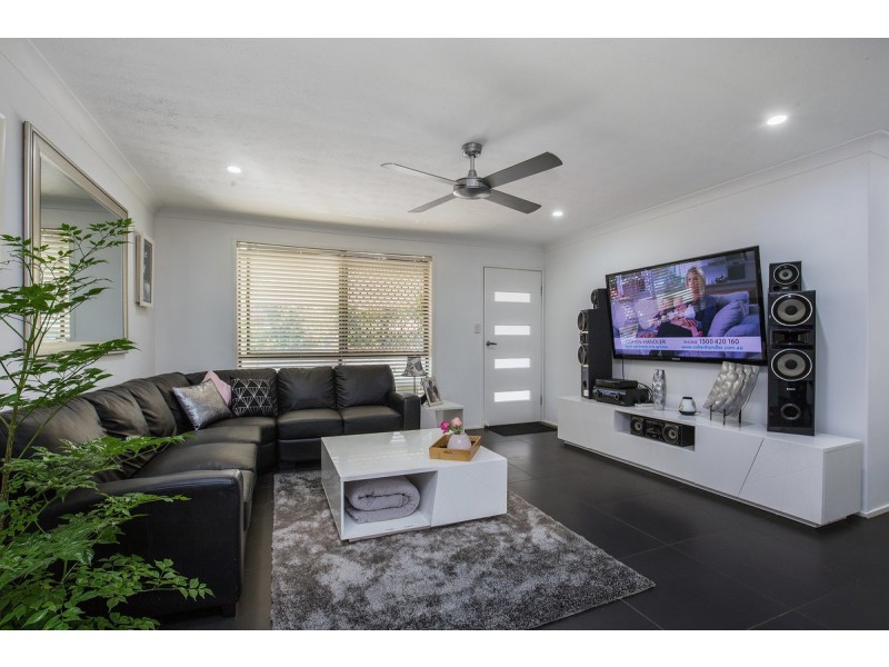 8 Tangerine Row, Ashmore QLD 4214