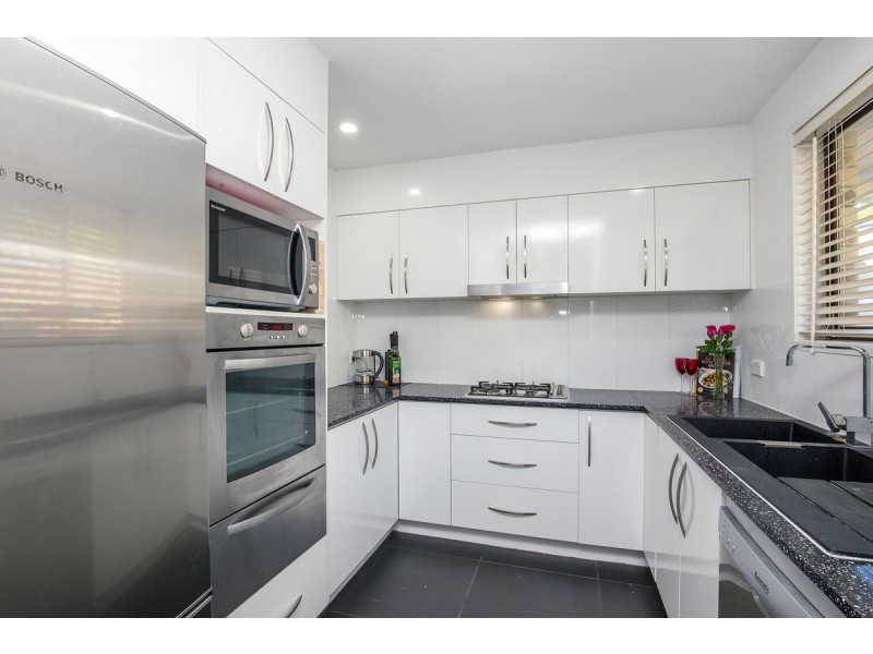 8 Tangerine Row, Ashmore QLD 4214