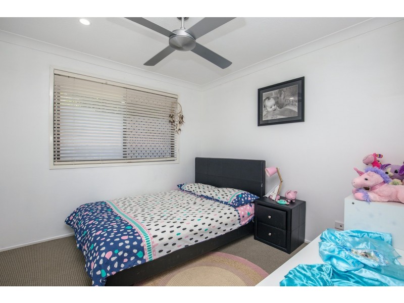 8 Tangerine Row, Ashmore QLD 4214