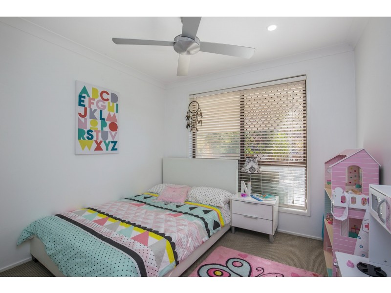 8 Tangerine Row, Ashmore QLD 4214