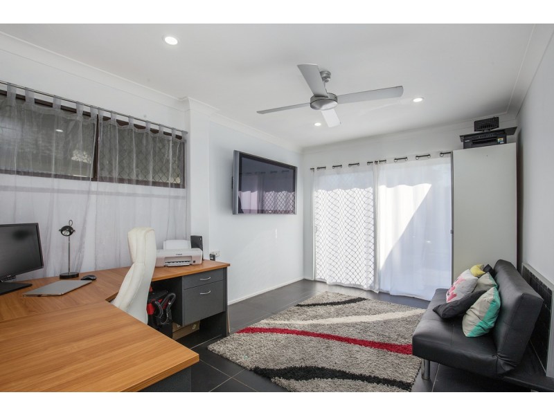 8 Tangerine Row, Ashmore QLD 4214