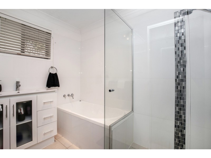 8 Tangerine Row, Ashmore QLD 4214