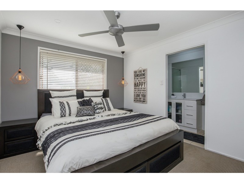 8 Tangerine Row, Ashmore QLD 4214