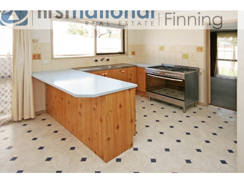 6 Christine Street, Cranbourne VIC 3977