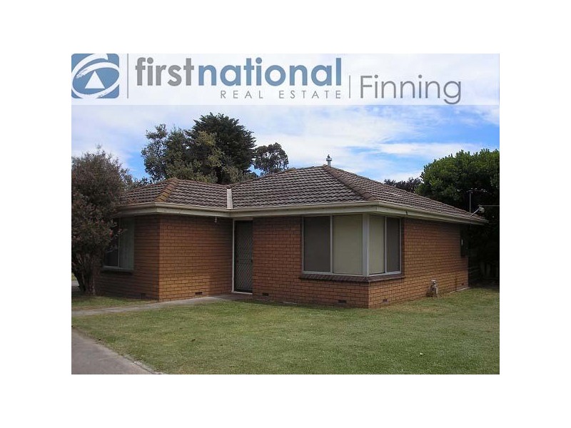 1/4 Walter Street, Cranbourne VIC 3977