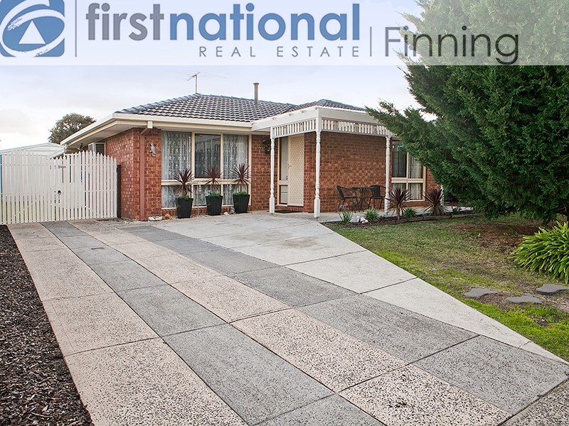 7 Denham Crs, Cranbourne North VIC 3977