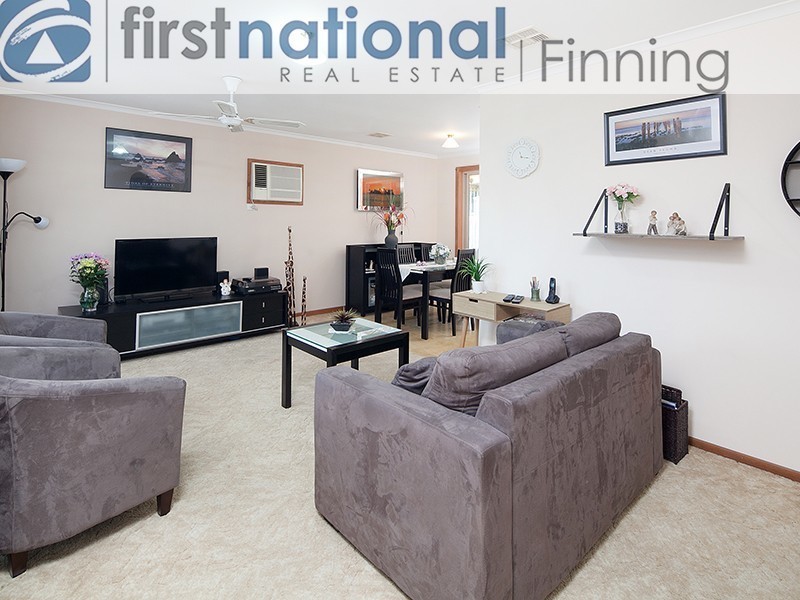 7 Denham Crs, Cranbourne North VIC 3977