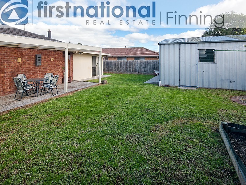 7 Denham Crs, Cranbourne North VIC 3977