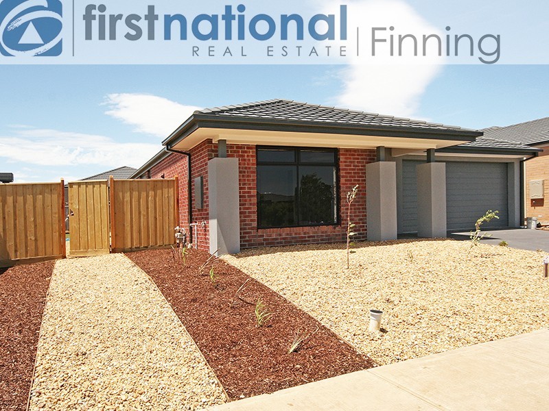 4 Pasadena Boulevard, Clyde VIC 3978