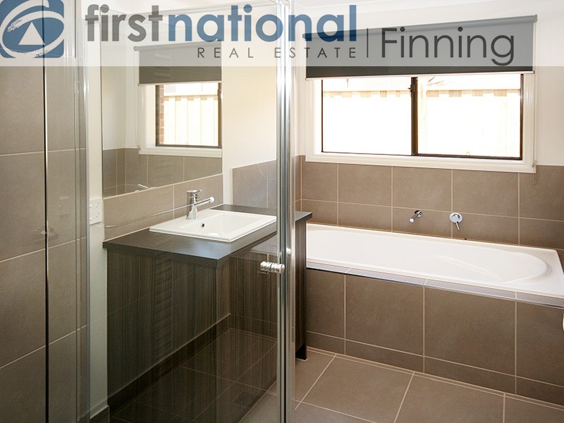 4 Pasadena Boulevard, Clyde VIC 3978