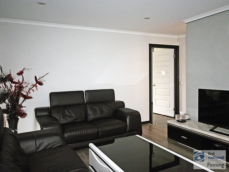 4 Wiltshire Avenue, Cranbourne East VIC 3977