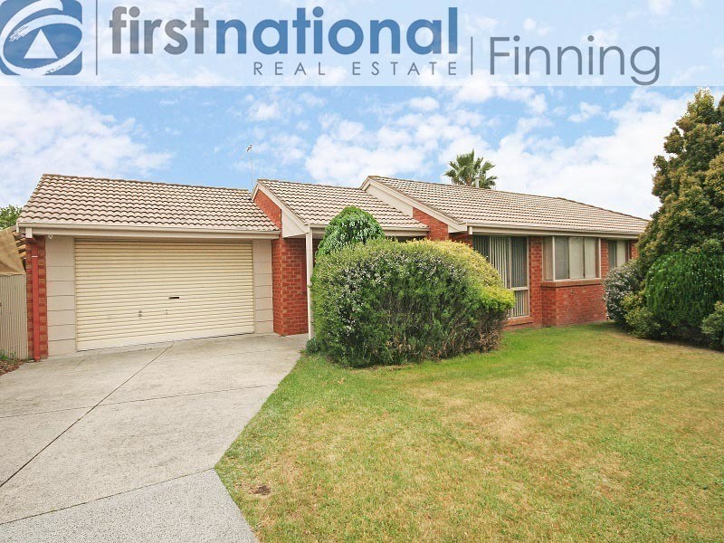1 Lindenow Court, Cranbourne North VIC 3977