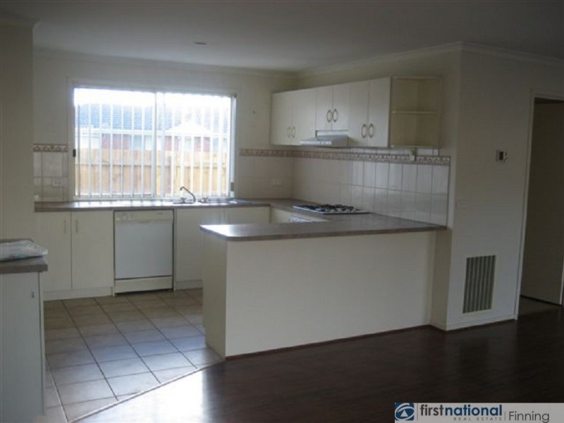 28 Merrijig Avenue, Cranbourne VIC 3977