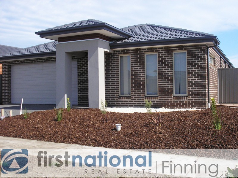 2 Tattle Grove, Cranbourne East VIC 3977