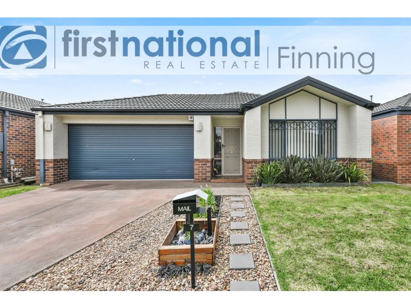 7 Greenaway Terrace, Cranbourne East VIC 3977