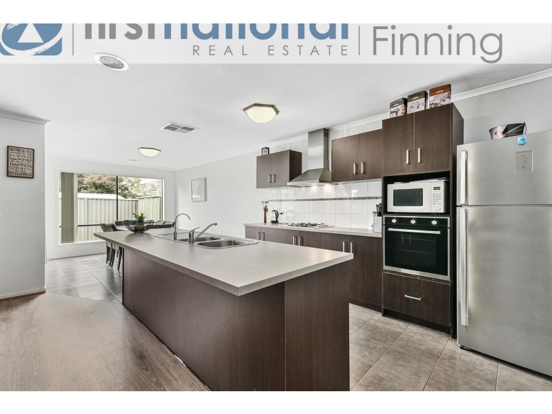 7 Greenaway Terrace, Cranbourne East VIC 3977