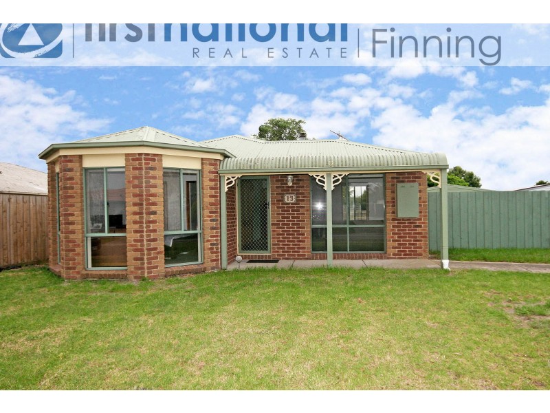 19 Navarre Drive, Cranbourne West VIC 3977