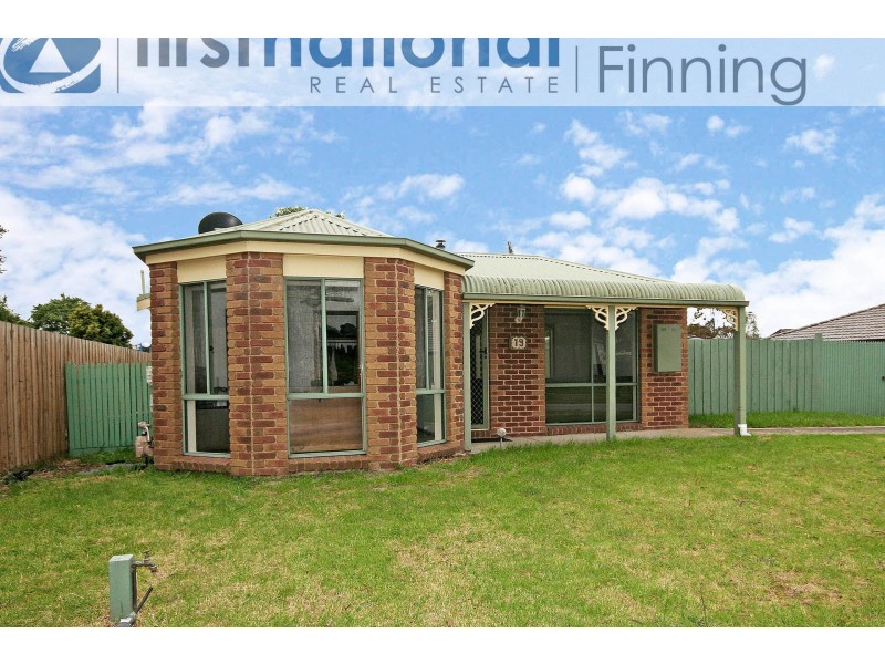 19 Navarre Drive, Cranbourne West VIC 3977