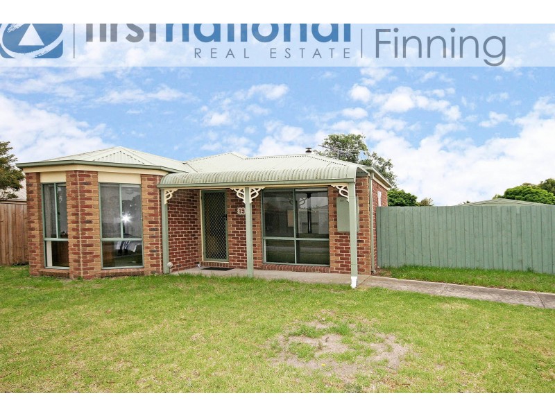 19 Navarre Drive, Cranbourne West VIC 3977