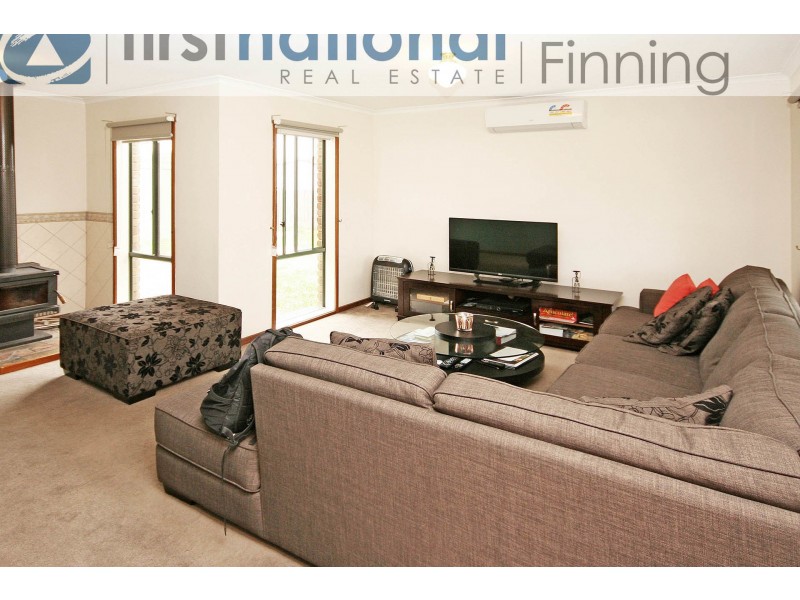 19 Navarre Drive, Cranbourne West VIC 3977