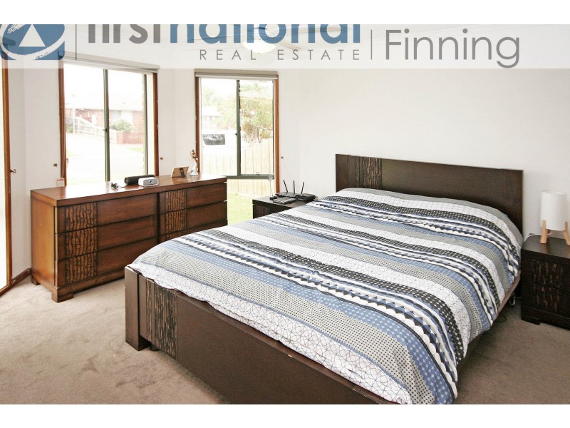 19 Navarre Drive, Cranbourne West VIC 3977