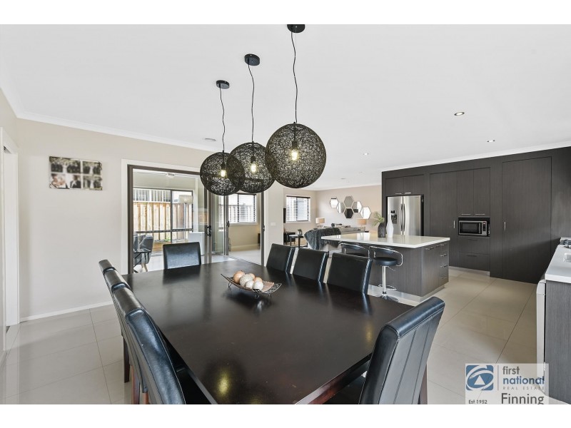 14 Stanford Street, Cranbourne West VIC 3977