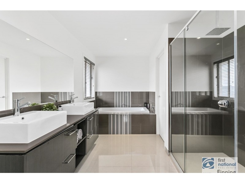 14 Stanford Street, Cranbourne West VIC 3977