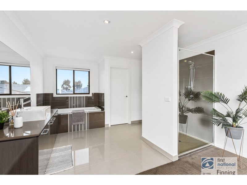 14 Stanford Street, Cranbourne West VIC 3977