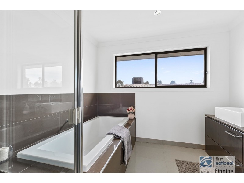 14 Stanford Street, Cranbourne West VIC 3977